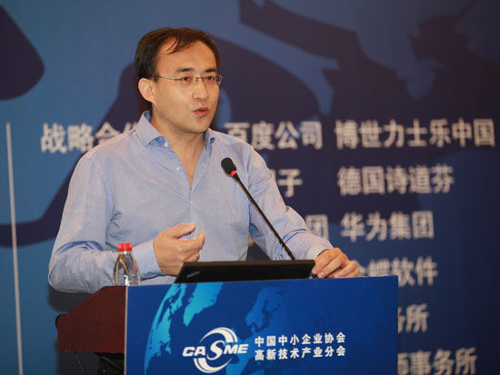 “中国制造2025暨德国工业4.0峰会”于2015年7月2日在北京召开。上图为德国弗劳恩霍夫制造与信息研究院北京代表处首席代表穆宏。(图片来源:新浪财经)
